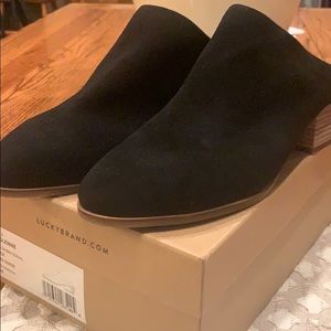 Lucky Brand Black Mules shoes NEW 9M Glennie